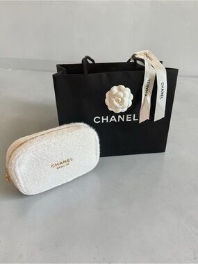 Authentic Chanel Beauté 2024 Limited Edition Holiday Pouch Bundle Set GWP VIP